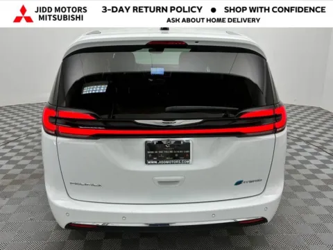 More photos of 2024 Chrysler Pacifica Hybrid Select at Jidd Motors Mitsubishi, IL