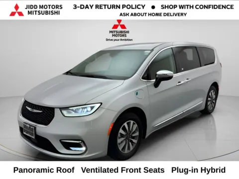 Silver 2023 Chrysler Pacifica Hybrid Limited for sale in Des Plaines, IL