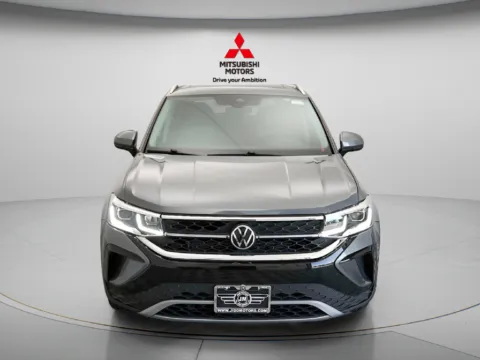 More photos of 2022 Volkswagen Taos 1.5T SEL at Jidd Motors Mitsubishi, IL