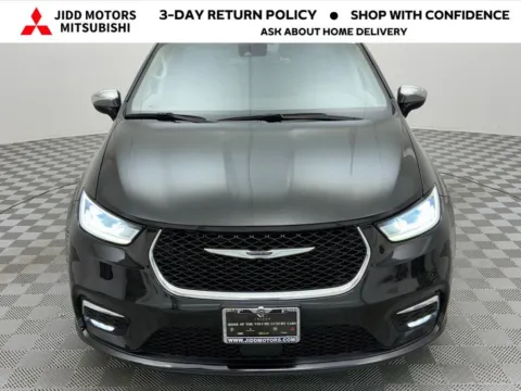 Photos of 2023 Chrysler Pacifica Hybrid Limited for sale in Des Plaines, IL at Jidd Motors Mitsubishi