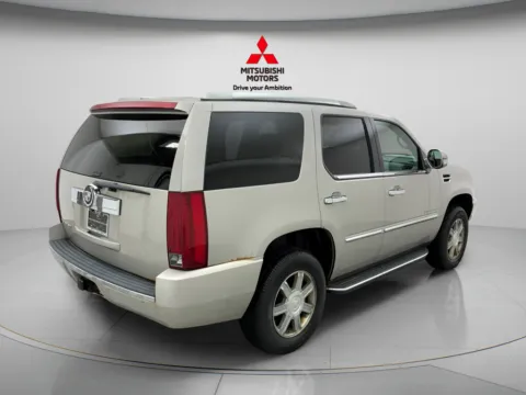 More photos of 2007 Cadillac Escalade at Jidd Motors Mitsubishi, IL