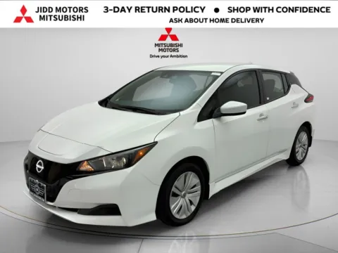 White 2025 Nissan Leaf S for sale in Des Plaines, IL