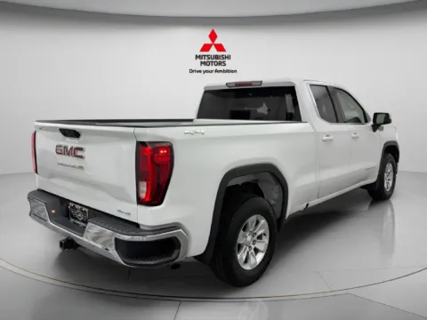 More photos of 2023 GMC Sierra 1500 SLE at Jidd Motors Mitsubishi, IL