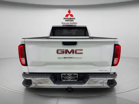 More photos of 2023 GMC Sierra 1500 SLE at Jidd Motors Mitsubishi, IL