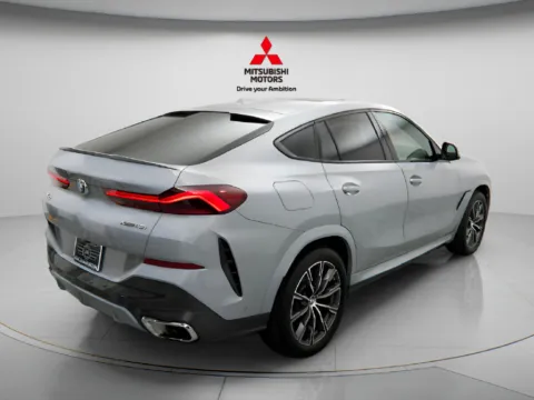 More photos of 2026 BMW X6 xDrive40i at Jidd Motors Mitsubishi, IL