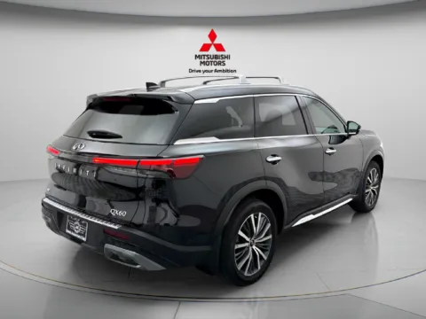 More photos of 2023 INFINITI QX60 Sensory at Jidd Motors Mitsubishi, IL
