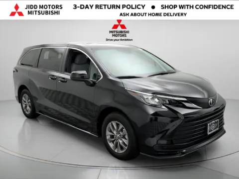 More photos of 2025 Toyota Sienna LE at Jidd Motors Mitsubishi, IL