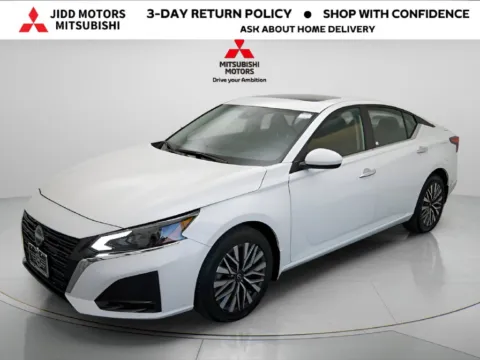 White 2024 Nissan Altima 2.5 SV for sale in Des Plaines, IL