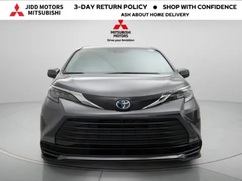 Another view of 2025 Toyota Sienna LE for sale in Des Plaines, IL at Jidd Motors Mitsubishi