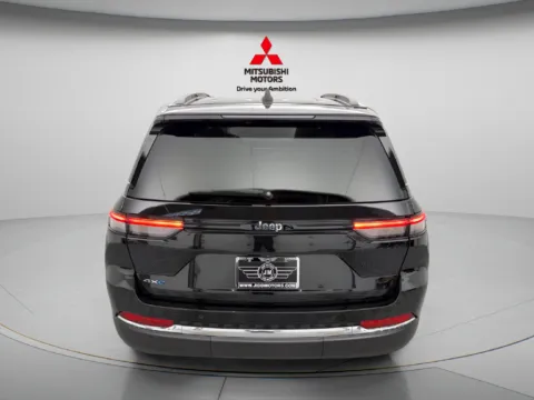 More photos of 2023 Jeep Grand Cherokee 4xe at Jidd Motors Mitsubishi, IL