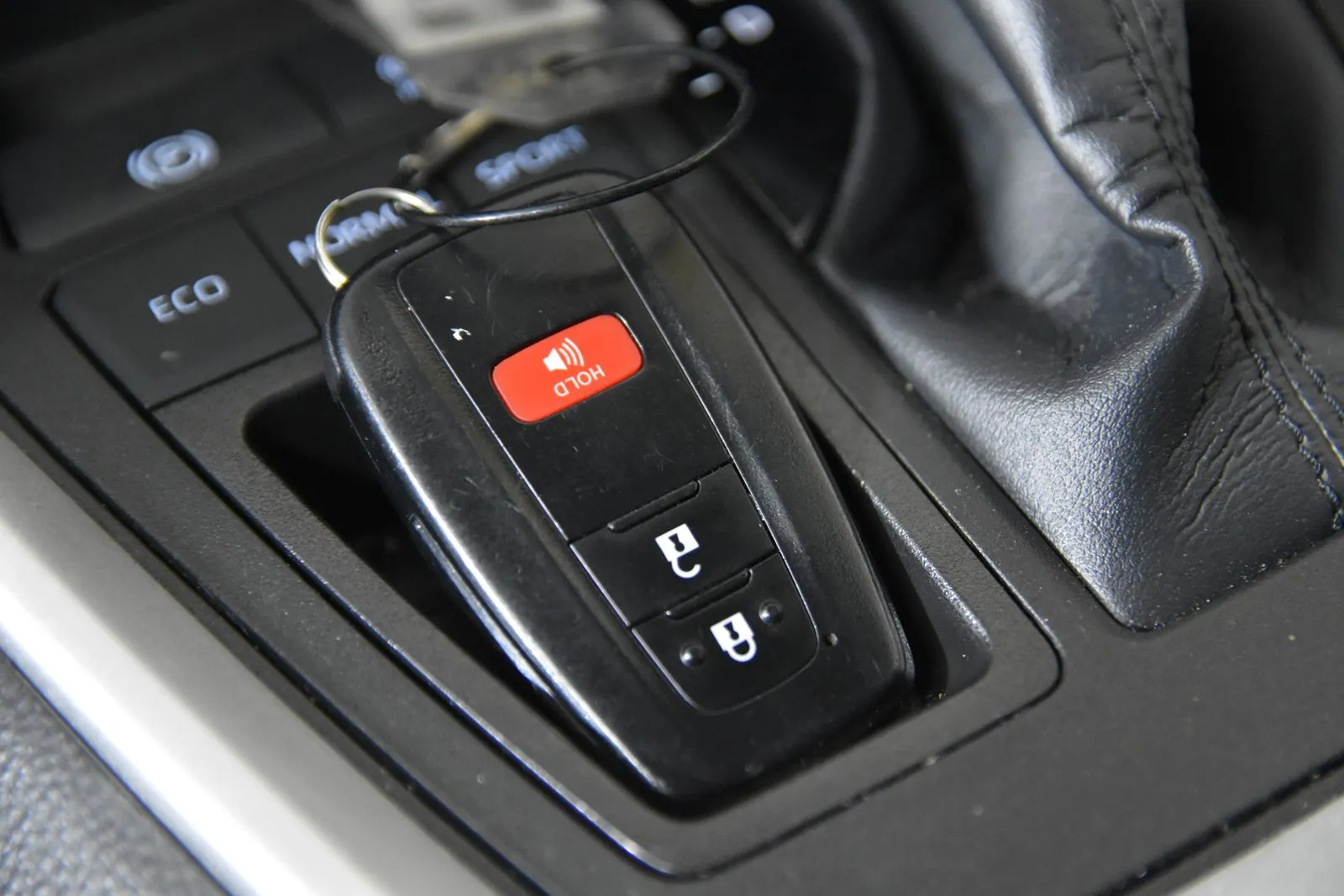 2023 Toyota RAV4 XLE photo 3