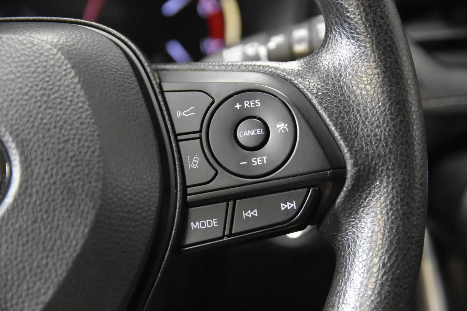 2023 Toyota RAV4 XLE photo 4