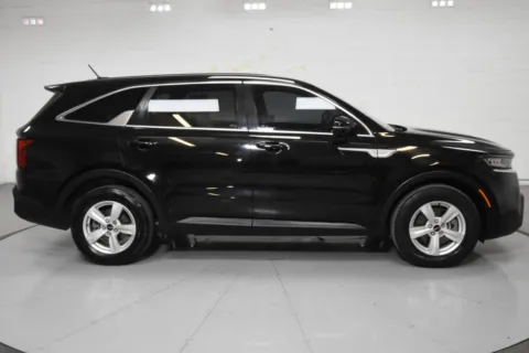 More photos of 2021 Kia Sorento LX at Trevinos Auto Mart, TX