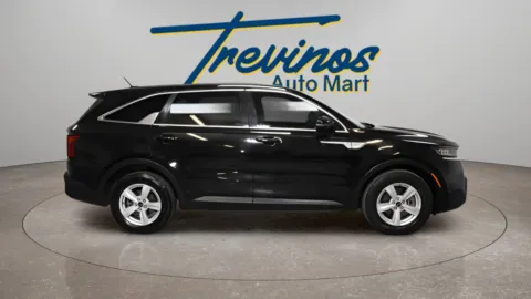 More photos of 2021 Kia Sorento LX at Trevinos Auto Mart, TX