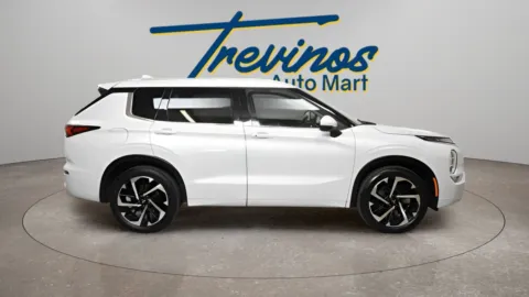 More photos of 2022 Mitsubishi Outlander SEL at Trevinos Auto Mart, TX