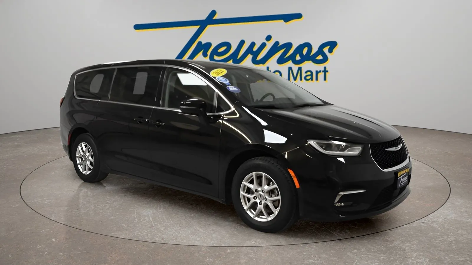 2024 Chrysler Pacifica Touring L's photo