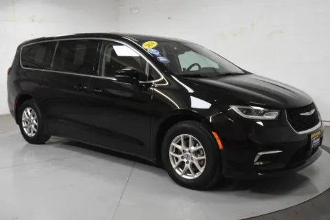 Black 2024 Chrysler Pacifica Touring L for sale in McAllen, TX