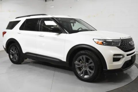 White 2022 Ford Explorer XLT for sale in McAllen, TX