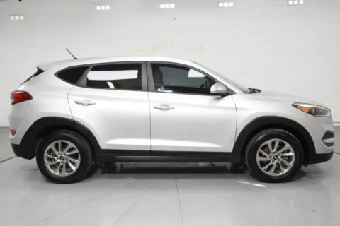 More photos of 2018 Hyundai Tucson SE at Trevinos Auto Mart, TX
