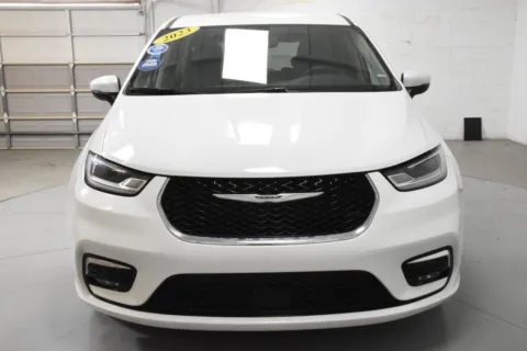 More photos of 2023 Chrysler Pacifica Touring L at Trevinos Auto Mart, TX