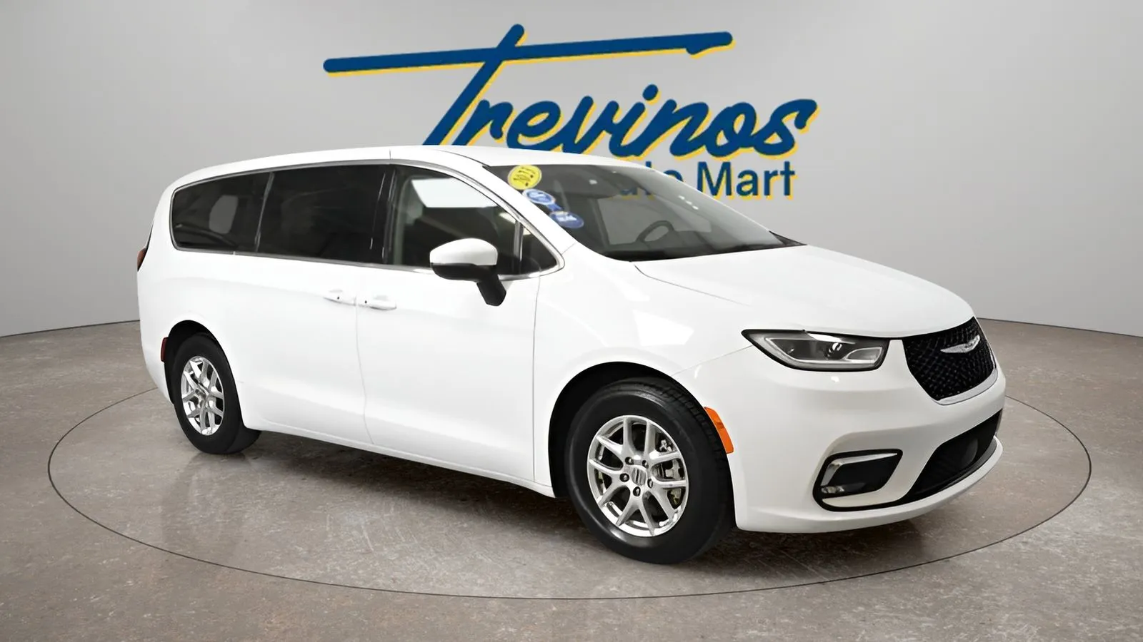 2023 Chrysler Pacifica Touring L's photo