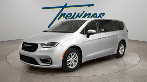 More photos of 2023 Chrysler Pacifica Touring L at Trevinos Auto Mart, TX