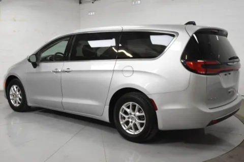 More photos of 2023 Chrysler Pacifica Touring L at Trevinos Auto Mart, TX