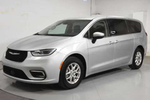 More photos of 2023 Chrysler Pacifica Touring L at Trevinos Auto Mart, TX