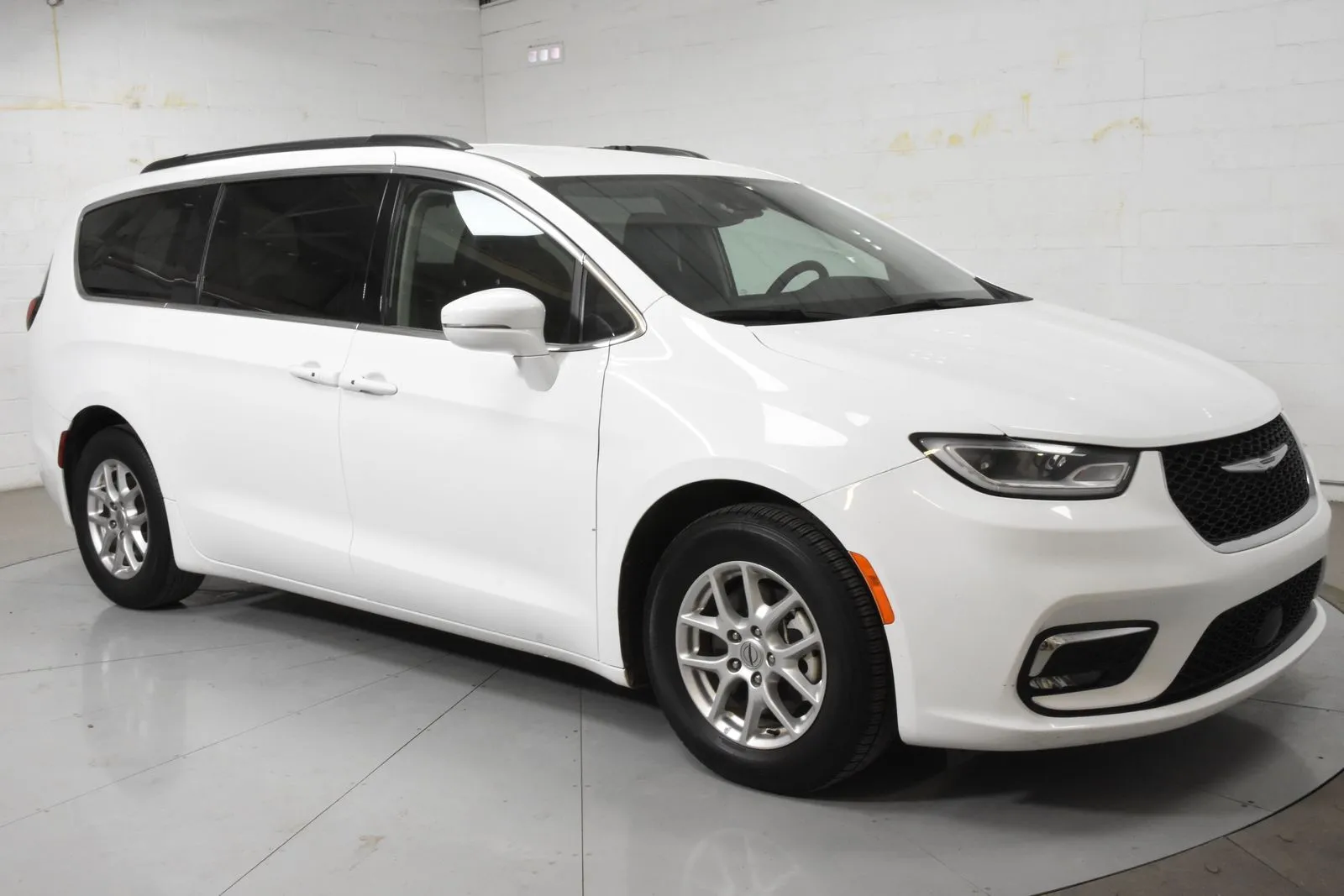 White 2022 Chrysler Pacifica Touring L for sale in McAllen, TX