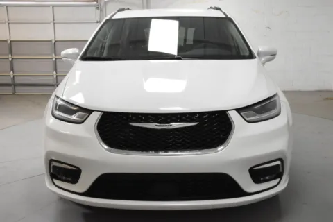 More photos of 2022 Chrysler Pacifica Touring L at Trevinos Auto Mart, TX