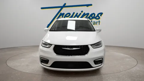 More photos of 2022 Chrysler Pacifica Touring L at Trevinos Auto Mart, TX