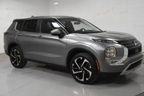 Silver 2024 Mitsubishi Outlander SE for sale in McAllen, TX