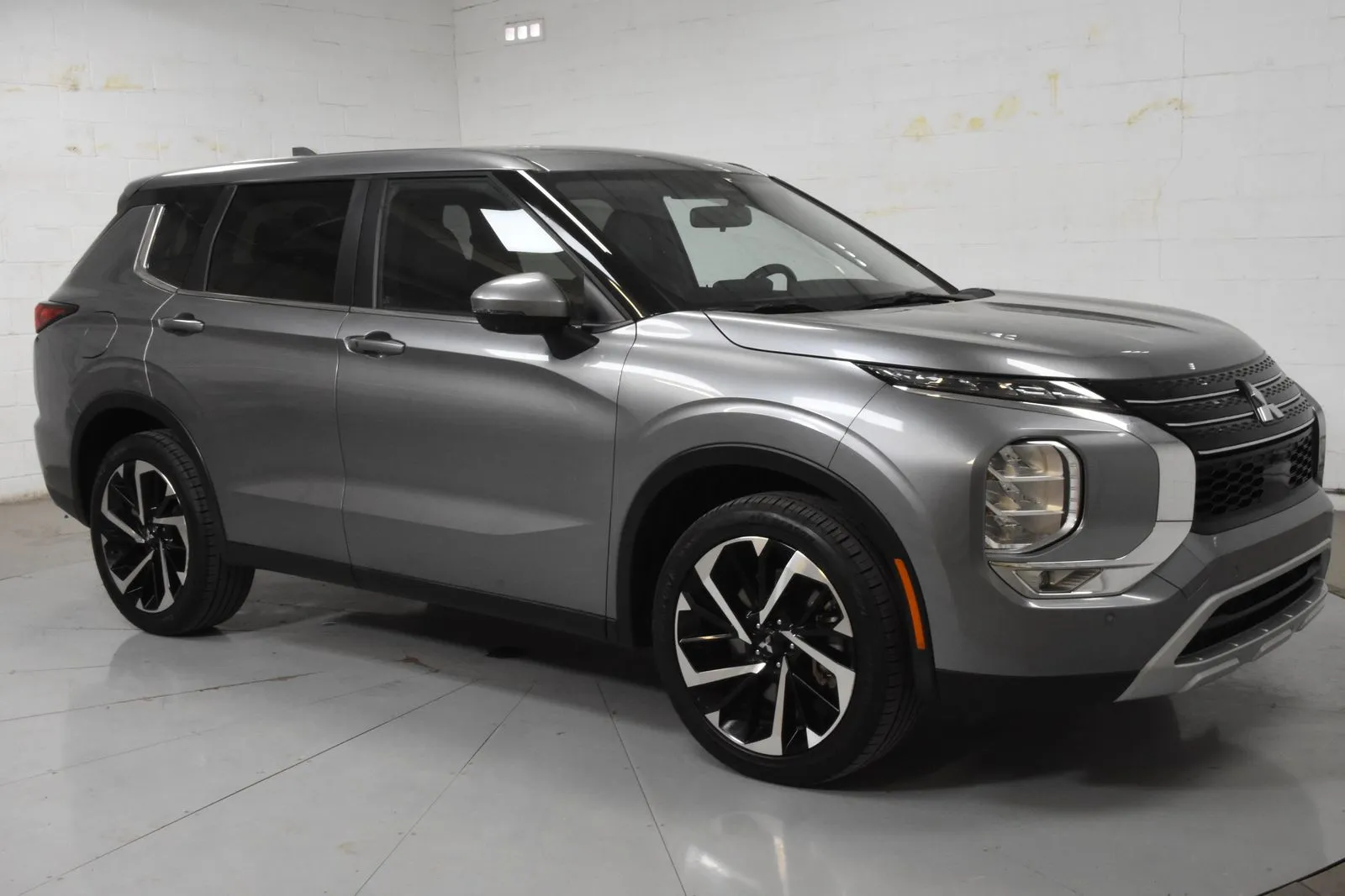 Silver 2024 Mitsubishi Outlander SE for sale in McAllen, TX