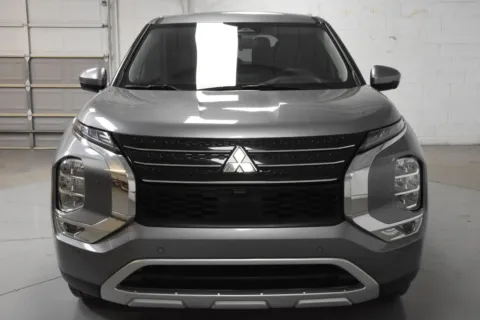 More photos of 2024 Mitsubishi Outlander SE at Trevinos Auto Mart, TX