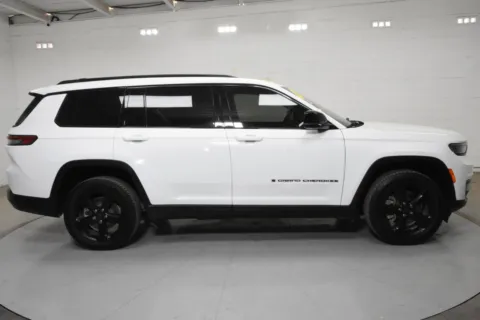 More photos of 2022 Jeep Grand Cherokee L Altitude at Trevinos Auto Mart, TX