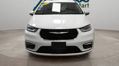 More photos of 2023 Chrysler Pacifica Touring L at Trevinos Auto Mart, TX