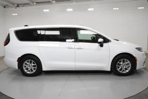 More photos of 2023 Chrysler Pacifica Touring L at Trevinos Auto Mart, TX