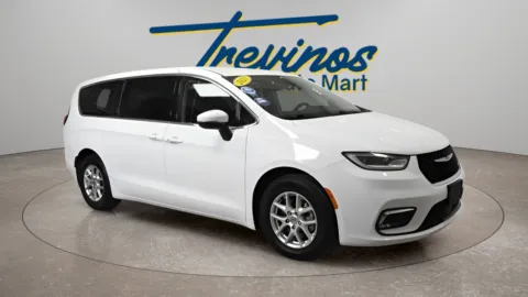 White 2023 Chrysler Pacifica Touring L for sale in McAllen, TX