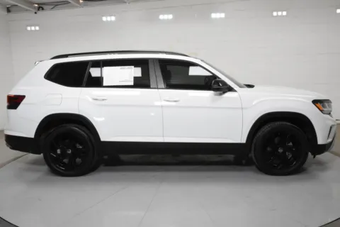 More photos of 2023 Volkswagen Atlas 3.6L V6 SE w/Technology at Trevinos Auto Mart, TX