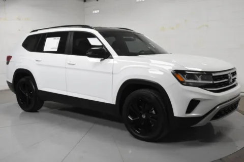 White 2023 Volkswagen Atlas 3.6L V6 SE w/Technology for sale in McAllen, TX