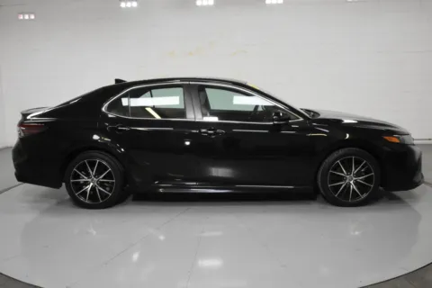 More photos of 2022 Toyota Camry SE at Trevinos Auto Mart, TX