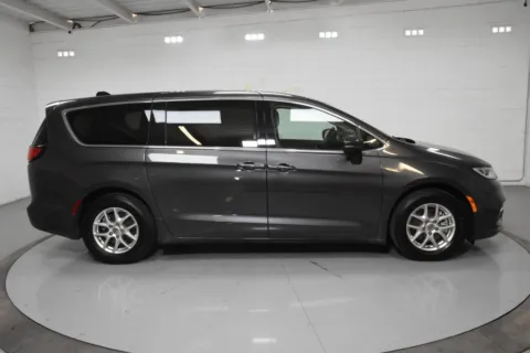 More photos of 2023 Chrysler Pacifica Touring L at Trevinos Auto Mart, TX