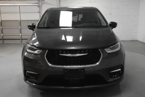 More photos of 2023 Chrysler Pacifica Touring L at Trevinos Auto Mart, TX