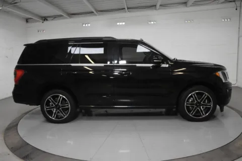 More photos of 2021 Ford Expedition Limited at Trevinos Auto Mart, TX