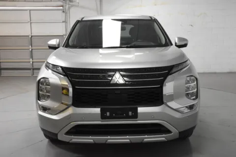 More photos of 2024 Mitsubishi Outlander SE at Trevinos Auto Mart, TX