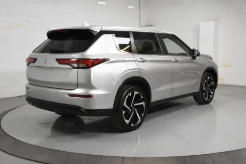 Photos of 2024 Mitsubishi Outlander SE for sale in McAllen, TX at Trevinos Auto Mart