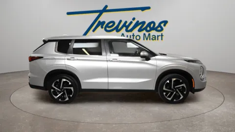 More photos of 2024 Mitsubishi Outlander SE at Trevinos Auto Mart, TX