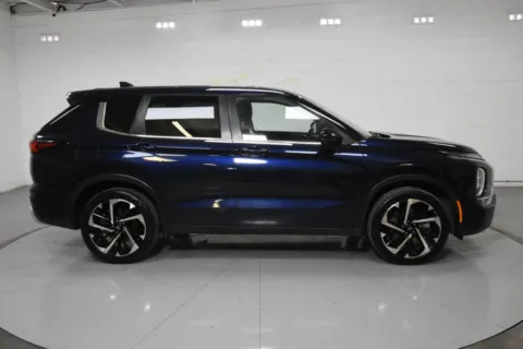More photos of 2024 Mitsubishi Outlander SE at Trevinos Auto Mart, TX