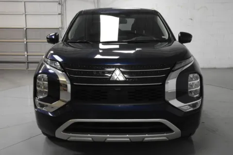 More photos of 2024 Mitsubishi Outlander SE at Trevinos Auto Mart, TX