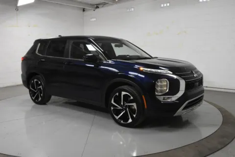Blue 2024 Mitsubishi Outlander SE for sale in McAllen, TX